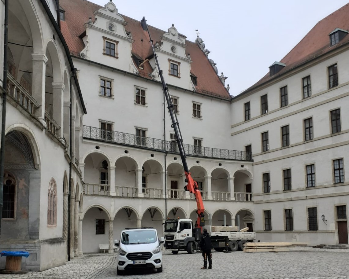 Schloss Neuburg: Laufsteg im Dachgeschoss